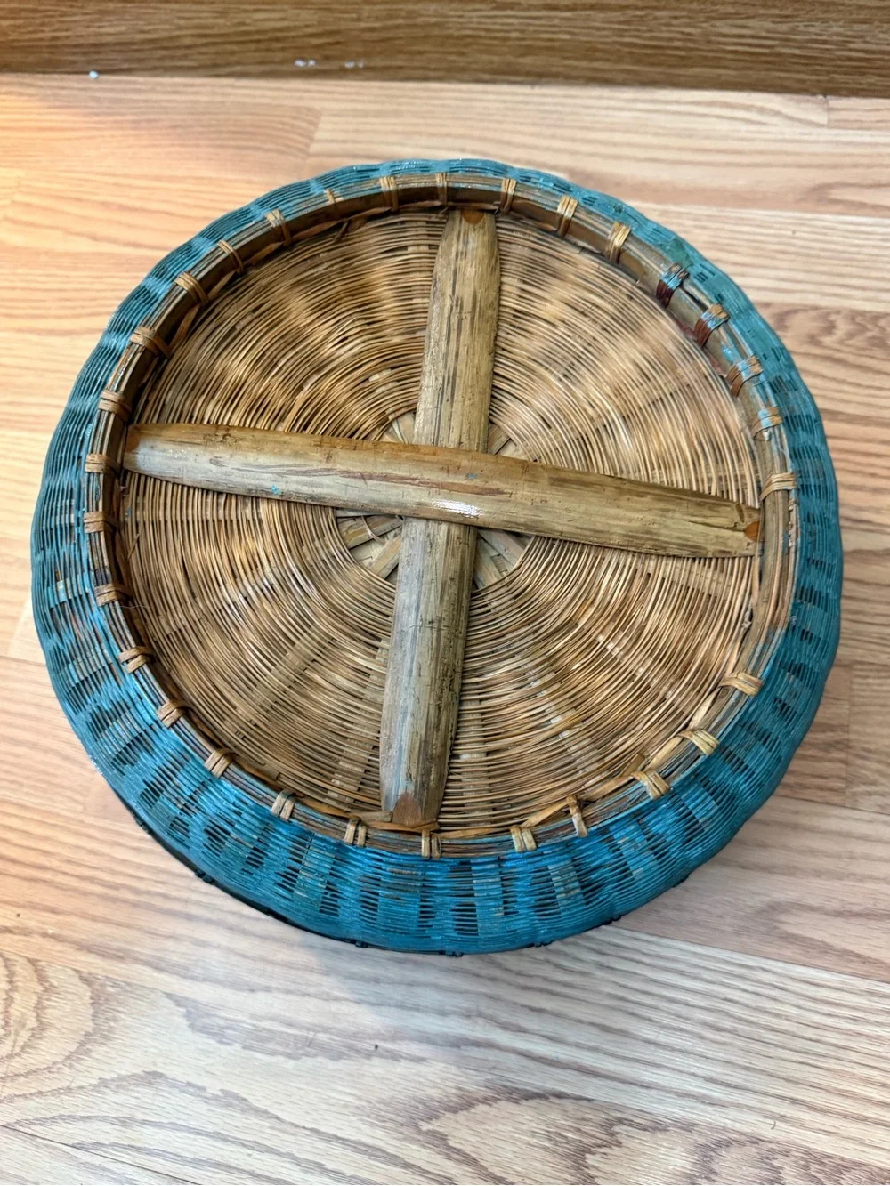 ANTIQUE CHINESE HAND WOVEN BAMBOO BASKET W/LID & GLASS HANDLES,BEADS,COINS